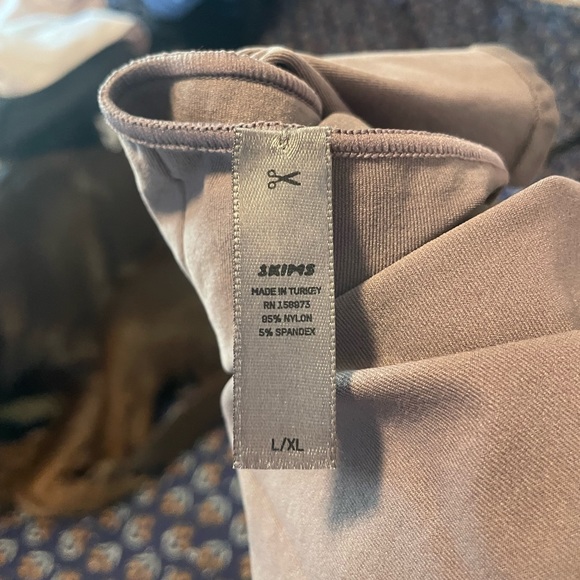 skims bodysuit l/xl - Picture 2 of 2